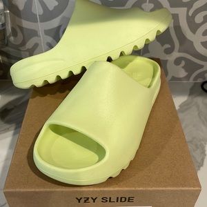 Yeezy Slide Kids - Glow Green - Size 3